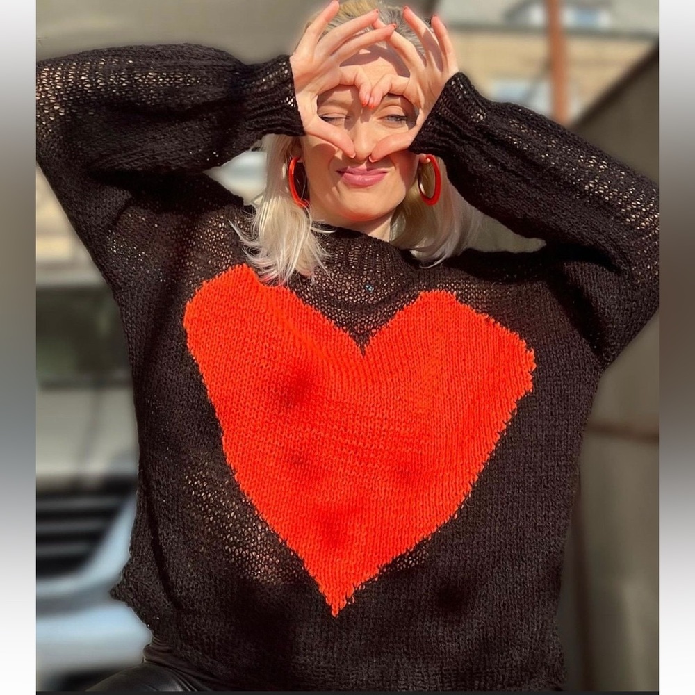 BRAND NEW WOMENS HAND-KNITTED SWEATER